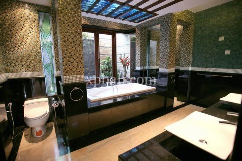 Вилла с 8 спальнями в Nusa Dua, Бадунг, Индонезия № 307 15