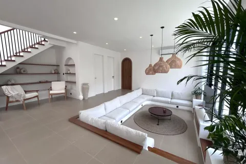 4 bedrooms Villa in Munggu, Mengwi, Badung, Indonesia No. 10954 2