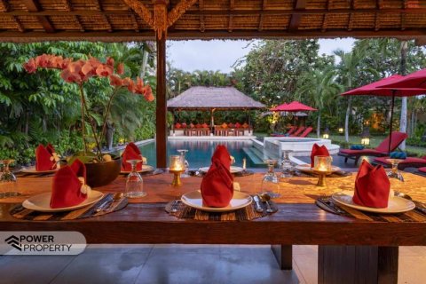 5 bedrooms Villa in Seminyak, Badung, Indonesia No. 7622 10