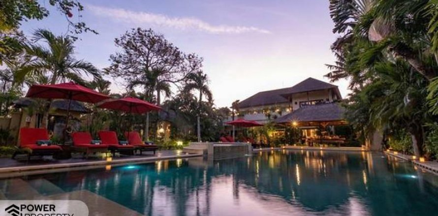 5 bedrooms Villa in Seminyak, Badung, Indonesia No. 7622