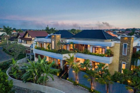 3 bedrooms Villa in Jimbaran, Badung, Indonesia No. 1372