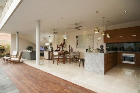 Вилла с 3 спальнями в Легиан, Kuta, Бадунг, Индонезия № 1374 11