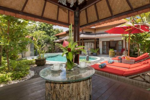 4 bedrooms Villa in South Kuta, Badung, Indonesia No. 1373 2