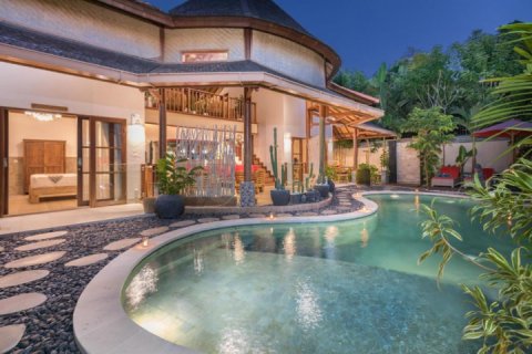 4 bedrooms Villa in South Kuta, Badung, Indonesia No. 1373 20