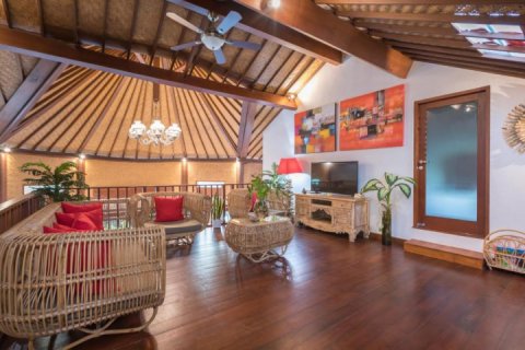 4 bedrooms Villa in South Kuta, Badung, Indonesia No. 1373 10