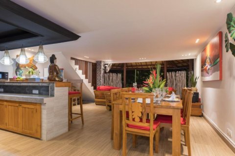 4 bedrooms Villa in South Kuta, Badung, Indonesia No. 1373 5