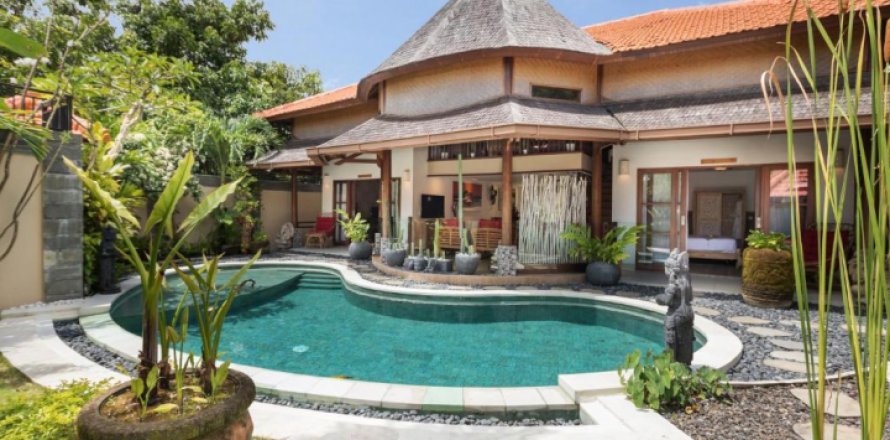 4 bedrooms Villa in South Kuta, Badung, Indonesia No. 1373