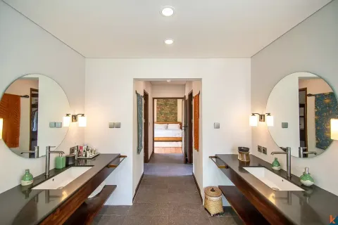 5 bedrooms Villa in Jimbaran, Badung, Indonesia No. 10145 24
