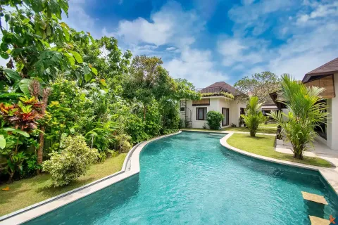 5 bedrooms Villa in Jimbaran, Badung, Indonesia No. 10145 10