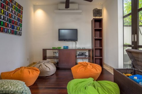 4 bedrooms Villa in Jimbaran, Badung, Indonesia No. 937 12