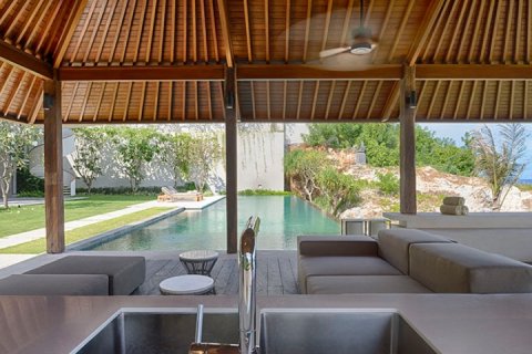 5 bedrooms Villa in South Kuta, Badung, Indonesia No. 619 2