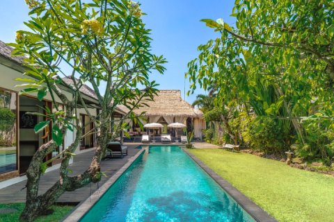 5 bedrooms Villa in Seminyak, Badung, Indonesia No. 9320 2