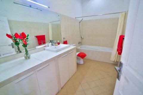 3 bedrooms Villa in Kerobokan, Badung, Indonesia No. 1799 13