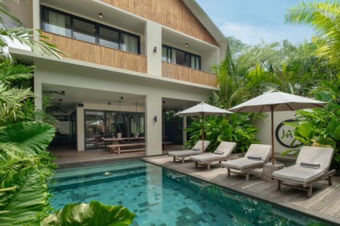 5 bedrooms Villa in South Kuta, Badung, Indonesia No. 8832