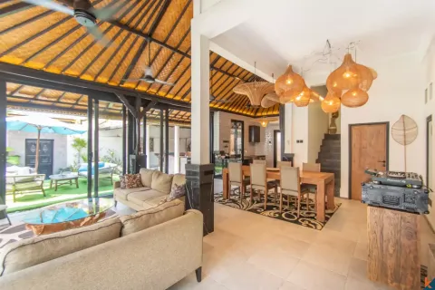 4 bedrooms Villa in Seminyak, Badung, Indonesia No. 13307 13