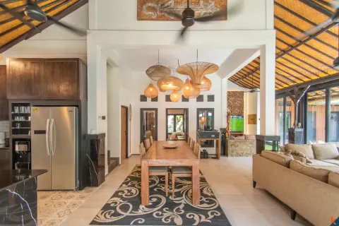 4 bedrooms Villa in Seminyak, Badung, Indonesia No. 13307 4