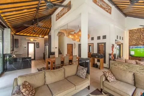 4 bedrooms Villa in Seminyak, Badung, Indonesia No. 13307 11