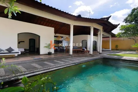 2 bedrooms Villa in Seminyak, Badung, Indonesia No. 11867 2