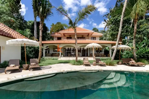 5 bedrooms Villa in Kediri, Indonesia No. 11864