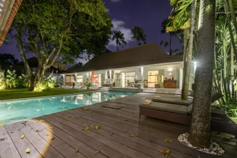 Вилла с 4 спальнями в Бадунг, Индонезия № 13219 5