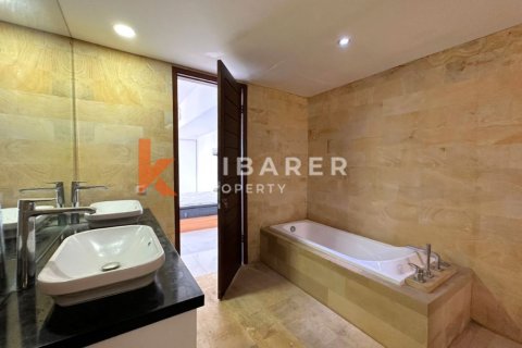 4 bedrooms Villa in Tibubeneng, Badung, Indonesia No. 13224 17
