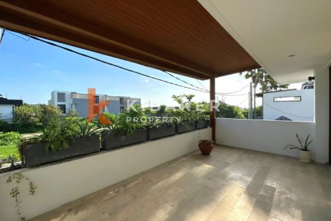 4 bedrooms Villa in Tibubeneng, Badung, Indonesia No. 13224 29
