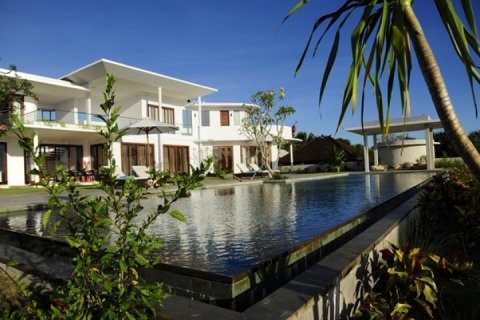 3 bedrooms Villa in South Kuta, Badung, Indonesia No. 1135 6