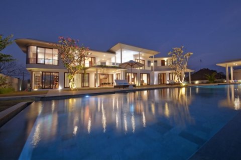 3 bedrooms Villa in South Kuta, Badung, Indonesia No. 1135 25