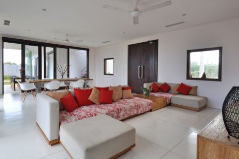 3 bedrooms Villa in South Kuta, Badung, Indonesia No. 1135 23
