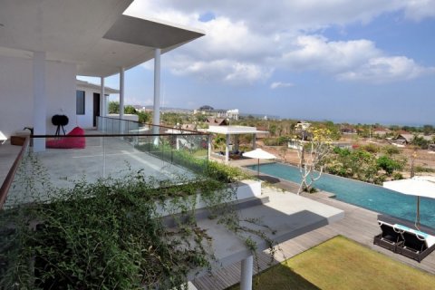 3 bedrooms Villa in South Kuta, Badung, Indonesia No. 1135 18