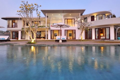3 bedrooms Villa in South Kuta, Badung, Indonesia No. 1135 22