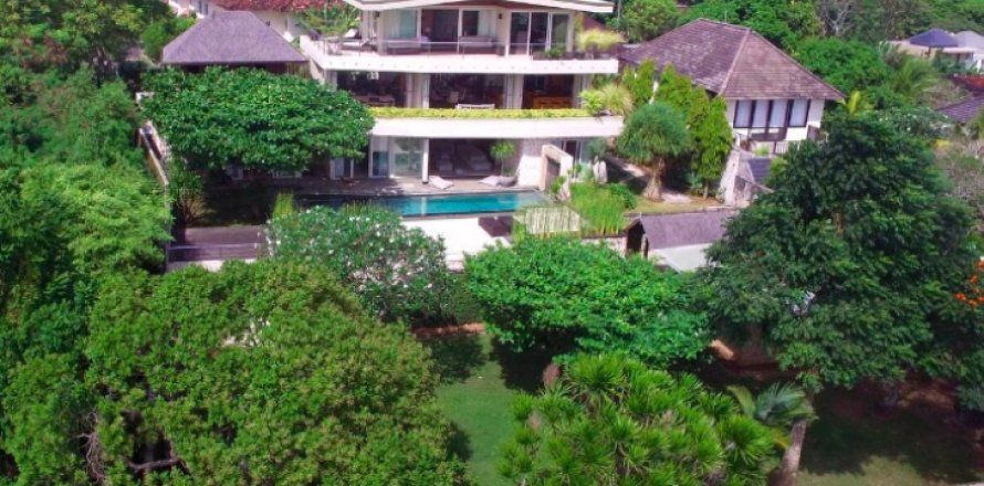 3 bedrooms Villa in South Kuta, Badung, Indonesia No. 1135