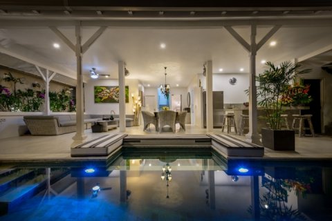 Вилла с 4 спальнями в Seminyak, Бадунг, Индонезия № 1131 2