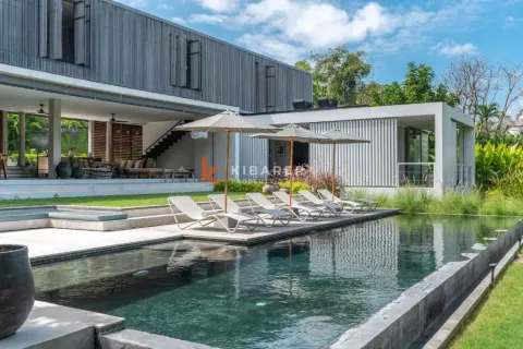 4 bedrooms Villa in Badung, Indonesia No. 12201