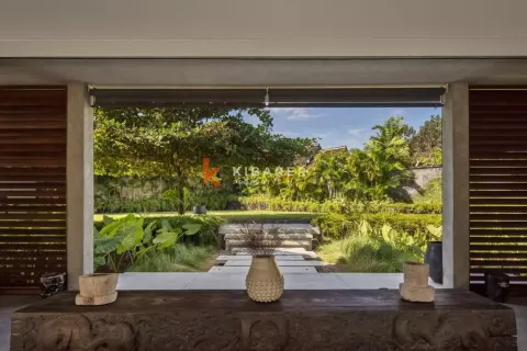 4 bedrooms Villa in Badung, Indonesia No. 12201 8