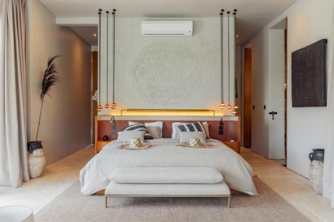 5 bedrooms Villa in Canggu, Badung, Indonesia No. 8098 4