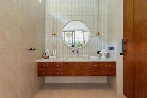5 bedrooms Villa in Canggu, Badung, Indonesia No. 8098 12