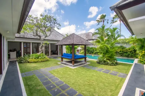 3 bedrooms Villa in Seminyak, Badung, Indonesia No. 10217 10
