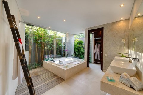 2 bedrooms Villa in Seminyak, Badung, Indonesia No. 1063 4