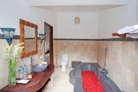 4 bedrooms Villa in Canggu, Badung, Indonesia No. 1061 12