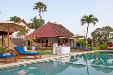 4 bedrooms Villa in Canggu, Badung, Indonesia No. 1061 2