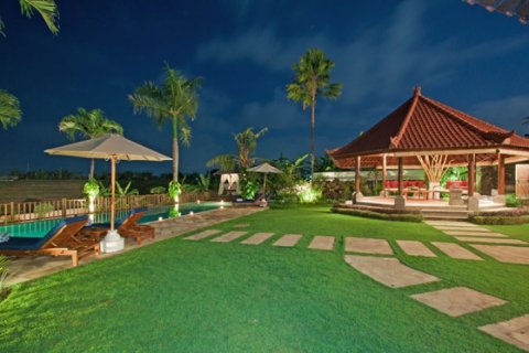 4 bedrooms Villa in Canggu, Badung, Indonesia No. 1061 5