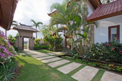 4 bedrooms Villa in Canggu, Badung, Indonesia No. 1061 6