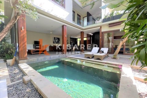 3 bedrooms Villa in Badung, Indonesia No. 11893