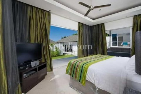 4 bedrooms Villa in South Kuta, Badung, Indonesia No. 7843 8
