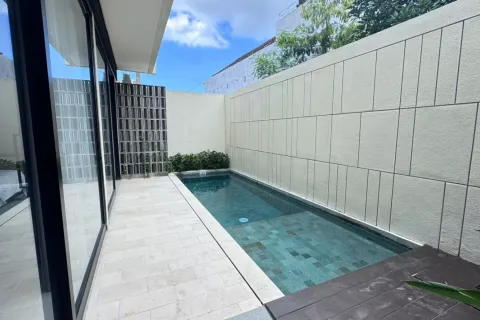 3 bedrooms Villa in Kerobokan, Badung, Indonesia No. 10213
