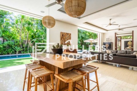 Вилла 800м2 в Seminyak, Бадунг, Индонезия № 13665 2