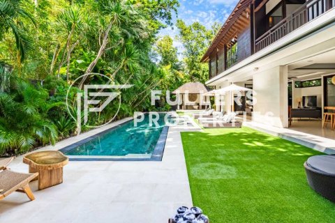 Вилла 800м2 в Seminyak, Бадунг, Индонезия № 13665 9