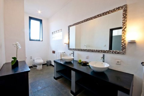 2 bedrooms Villa in Seminyak, Badung, Indonesia No. 1627 10