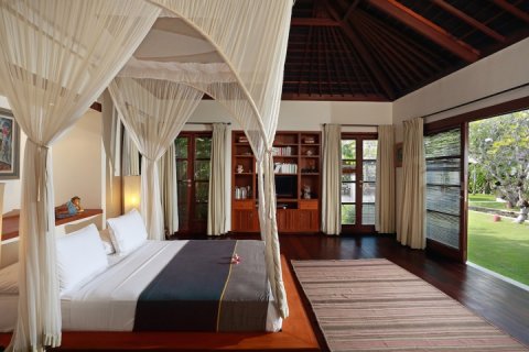 3 bedrooms Villa in Seminyak, Badung, Indonesia No. 689 10